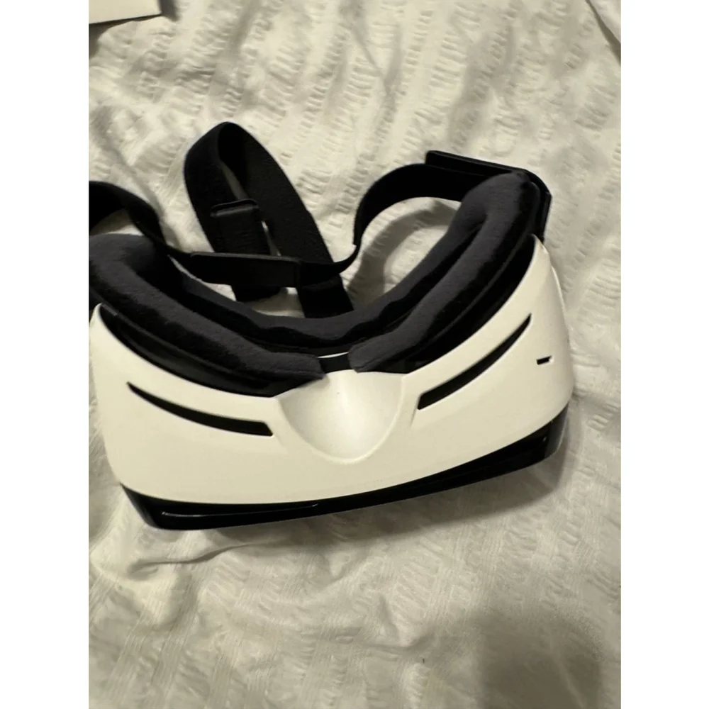Samsung Gear VR Headset - Black/White